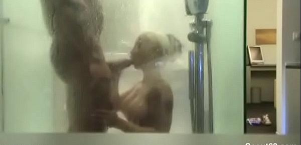  Deutsches Paar wird heimlich mit versteckter Kamera beim Ficken in der Dusche gefilmt